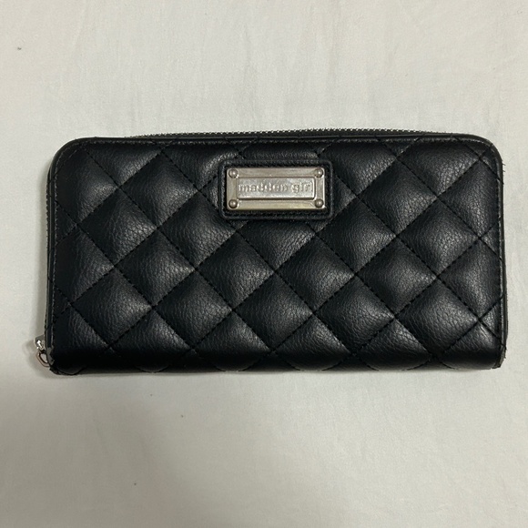Women's Madden Girl Black Quilted Vegan Zip Around Wallet - Picture 2 of 10